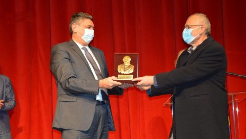 МАТИЈУ БАНА ДОБИЛИ ЂОКИЋ И САРАМАНДИЋ: Одржана је свечана седница Скупштине градске општине Чукарица