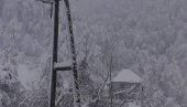 KAMIONI I ŠLEPERI MIRUJU: Sneg padao cele noći na severu Crne Gore