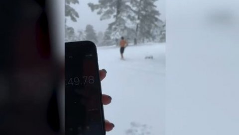 ОСТАЛА ЈЕ БЕЗ ТЕКСТА: Новакова супруга видела Зимоњића док го трчи по снегу и овако прокоментарисала...