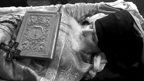 ПРЕМИНУО АРХИМАНДРИТ СЕРАФИМ: Верници се опростили потресним речима - таквих монаха у Србији више нема (ФОТО)