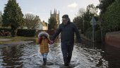 HILJADE DOMOVA BEZ STRUJE: Zbog oluje Bela u Britaniji izdata naredba o evakuaciji