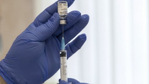 POČELA VAKCINACIJA ZDRAVSTVENIH RADNIKA: Dr Zoran Radovanović među prvima primio cepivo!