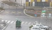 JAK VETAR DUVAO U BEOGRADU: Pomerio kontejner u naselju Stepa Stepanović (FOTO)