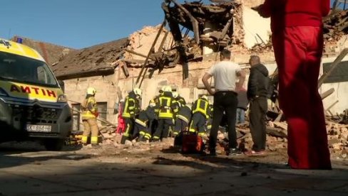 SRUŠIO SE VRTIĆ U PETRINJI: Gradonačelnik moli za pomoć, ljudi zatrpani u ruševinama (FOTO)