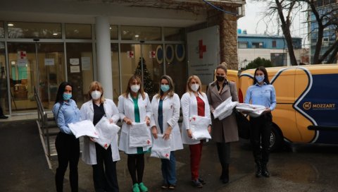 Моззарт обезбедио униформе за све здравствене раднике у КБЦ Драгиша Мишовић