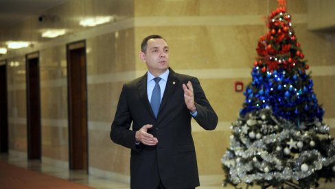 MIR BOŽIJI – HRISTOS SE RODI: Ministar Vulin čestitao Božić