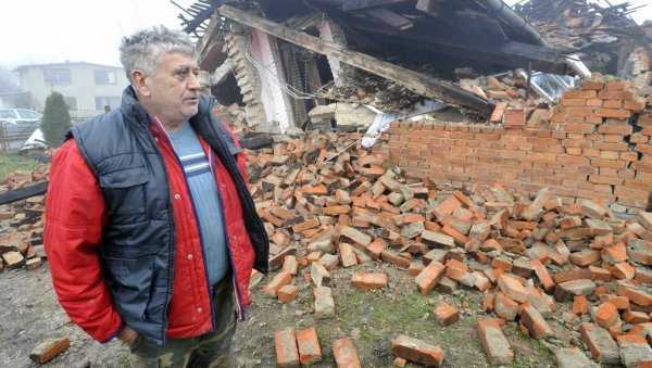СТИЖЕ ИМ ПОМОЋ ИЗ СРБИЈЕ: Београд обнавља Банију, поправљају 34 куће страдале у земљотресу