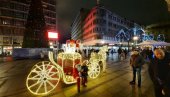 MORAVAC U KNEZ MIHAILOVOJ: Beograđani u centru grada uživaju u prazničnoj atmosferi (FOTO+VIDEO)