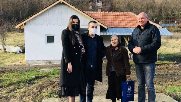 СТАРИЦА ДОБИЛА КРОВ НАД ГЛАВОМ: Обновљена изгорела кућа Јелке Алексић из Пирота