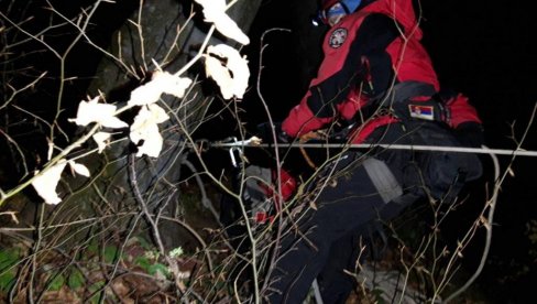 АКЦИЈА ТРАЈАЛА ПЕТ САТИ: Спасиоци пронашли повређеног мотоциклисту на Сувој планини