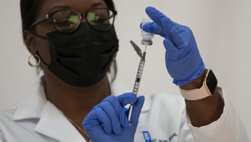 АСТРАЗЕНЕКА ДЕМАНТОВАЛА ПИСАЊЕ НЕМАЧКИХ МЕДИЈА: Није тачно да наша вакцина слабо помаже људима старијим од 65 година