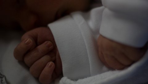 БЕБА СТАРА ТРИ ДАНА ИМА КОРОНУ: Новорођенче из београдског породилишта превезено у болницу