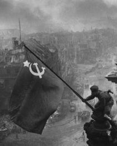 NEMAČKA U SVOM STILU: Na Dan pobede u Berlinu privedeno 47 ljudi kod spomenika sovjsketskim vojnicima