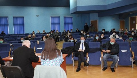 ПАЖЊА ПУНА ЉУБАВИ: Општина Угљевик даровала по 100 КМ борачким породицама