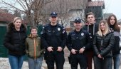 NAJPLEMENITIJI PODVIG - OTRGLI OD PLAMENA OCA ČETVORO DECE: Nikola i Marko, novosadski policajci, izvukli iz požara čoveka u Vrbasu
