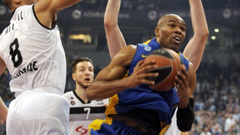 ПОЈАЧАЊЕ У МАДРИДУ: Алекс Тајс нови центар Реала