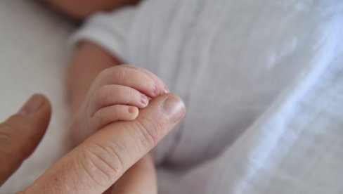 У ВРШЦУ РОЂЕН ЗДРАВ ДЕЧАК: Прворођена беба стигла на свет ноћас у 4.40 часова