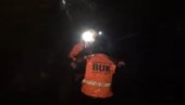 DRAMATIČNA AKCIJA SPASAVANJA: Muškarac autom sleteo u Vrbas, spasilačke ekipe stigle do njega (VIDEO)