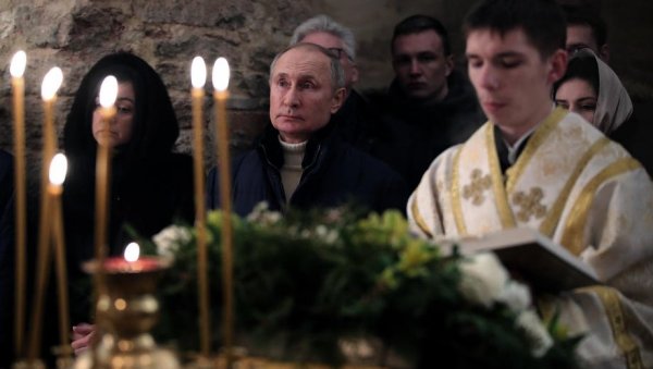 ПУТИН СТИГАО У ХРАМ ХРИСТА СПАСИТЕЉА: Руски председник присуствује Васкршњем богослужењу