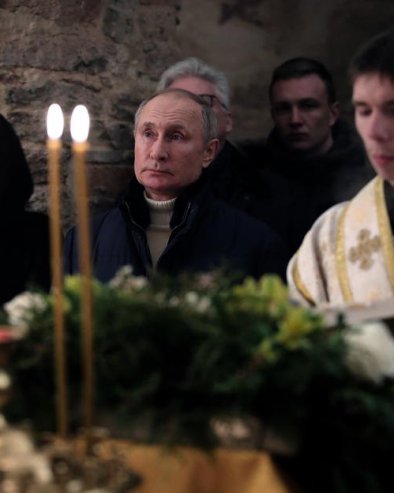 PUTIN STIGAO U HRAM HRISTA SPASITELJA: Ruski predsednik prisustvuje Vaskršnjem bogosluženju