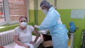 ПОЧЕЛА ИМУНИЗАЦИЈА МЕДИЦИНАРА У ШАПЦУ: Преко 200 доза „Фајзерова“ вакцине стигло у Дом здравља