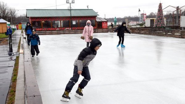 ЛЕД ОКО КАМЕНГРАДА: Сутра се отвара клизалиште на Ади Циганлији