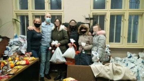 „OSTANIMO ŠTO DUŽE DECA“: U selu Jaša Tomić deci podeljeni božićni paketići