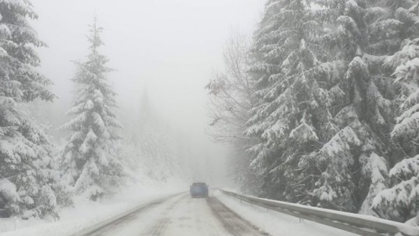 УПОЗОРЕЊЕ ЗА ВОЗАЧЕ: Опрезно у вожњи, од сутра снег у Србији, у Београду до 15 цм
