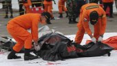 ПОСЛЕ ТЕЛА И ДЕЛОВА АВИОНА НАЂЕНЕ И ДВЕ ЦРНЕ КУТИЈЕ: Нови детаљи стравичног пада авиона у Индонезији