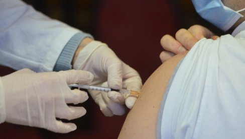 ВАКЦИНУ  ПРИМИЛО 5.375 ТОПОЛЧАНА: Имунизација у Бачкој Тополи реализује се по плану