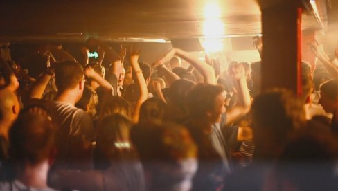 ЈОШ ЈЕДНА КОРОНА ЖУРКА У БЕОГРАДУ, ТРАЈАЛА ДО 10 УЈУТРУ: Полиција затекла више од 150 људи, одмах наређено да сви напусте клуб