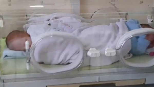 НАЈЛЕПШИ СНИМАК ИЗ ГРАЧАНИЦЕ: Породилиште пуно, у новој години рођено 12 беба! (ВИДЕО)