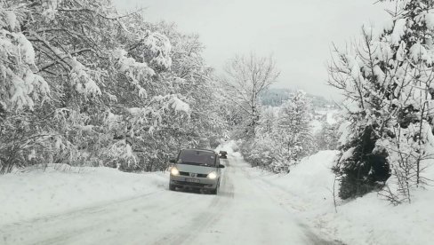 VOZAČI OPREZ: Sneg i jak vetar na pojedinim putnim pravcima