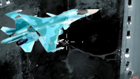 ПРОНАЋИ И УНИШТИТИ: Како то раде руски Су-34 и Су-24МР - напад на непријатељски аеродром (ВИДЕО)