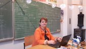 POLA SA OVCAMA, POLA SA ĐACIMA: Lidija Trailović iz Dobrog Polja kraj Boljevca podelila dan na dva zanimanja