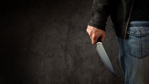 НАПАД У ПРОДАВНИЦИ: Купац у Француској избо ножем продавце - сукоб настао због телефонског рачуна