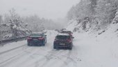 ГУЖВЕ НА ПРИЛАЗИМА СКИ ЦЕНТРИМА: Због снега на планинама могуће и забране саобраћаја