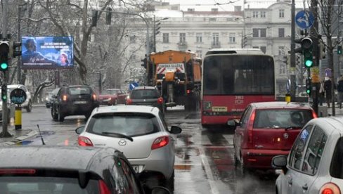РЕДАК ФЕНОМЕН НА НЕБУ ИЗНАД СРБИЈЕ: Сви помислили да пада снег, али у питању је нешто друго