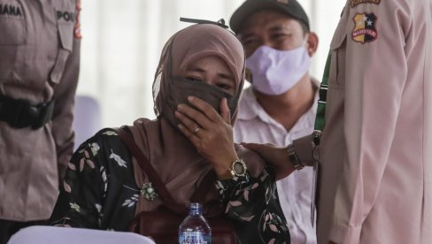 CRNI REKORD: Indonezija premašila 100.000 smrtnih slučajeva zbog kovida