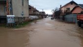 VODA ZA TREN UNIŠTILA SVE ŠTO SU GODINAMA STICALI: Potresna ispovest Piroćanaca koji su pretrpeli štetu od poplava (FOTO)