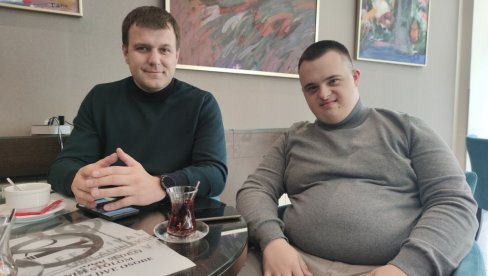 EMIR RADI I HOĆE DA SE ŽENI: Mladić s daunovim sindromom brzo postao omiljeni konobar u Novom Pazaru
