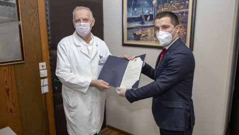 ХЕРОЈСТВО ЗДРАВСТВЕНИХ РАДНИКА: Бечић у посети Општој болници у Беранама