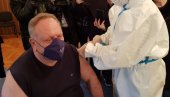 ВАКЦИНИСАН И ГРАДОНАЧЕЛНИК: Настављена имунизација здравствених радника у Лесковцу