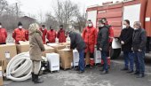 MAŠINE ZA SUŠENJE PROSTORIJA I CRPNE PUMPE: Uručena pomoć Kancelarije za KiM poplavljenim domaćinstvima u Lapljem selu