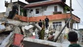 НАЈМАЊЕ 35 МРТВИХ, СТОТИНЕ ПОВРЕЂЕНИХ: Стравичне слике - земљотрес разорио Индонезију (ФОТО)