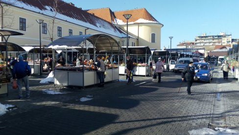 PIJACA KAO UKRAS GRADA: Obnovljena zelena tržnica u Somboru počela sa radom