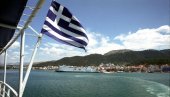 NA MORE SA TESTOM: Turisti čekaju odluku grčkih vlasti pod kojim uslovima će moći da letuju