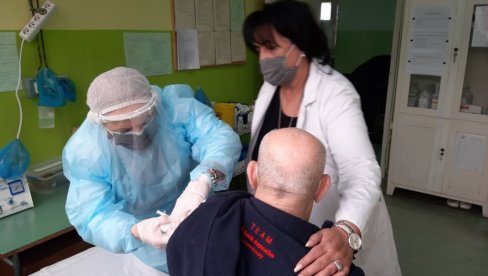 ПОЧЕЛА ВАКЦИНАЦИЈА У ЛОЗНИЦИ: Најстарији пацијент има чак 97 година