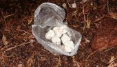 UHAPŠENE DVE OSOBE: Leskovačka policija pronašla 88 grama heroina