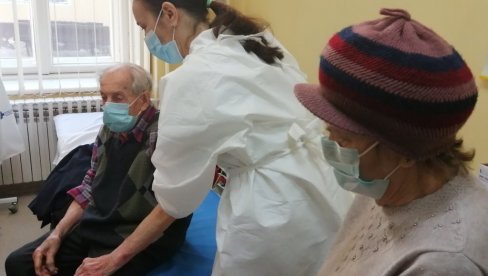 PUNKTOVI U HAJDUKOVU I BAČKIM VINOGRADIMA: U Subotici se nastavlja vakcinacija starijih građana bez poziva